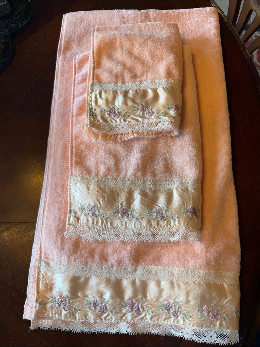 Guest Pink Towel Set Floral Bath Lace Trim 3 Piece Avanti Grand Prix Shabby Chic